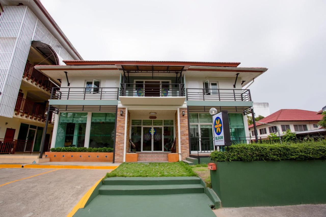 Oyo 1053 Bloom Guest House Chiang Mai Zewnętrze zdjęcie