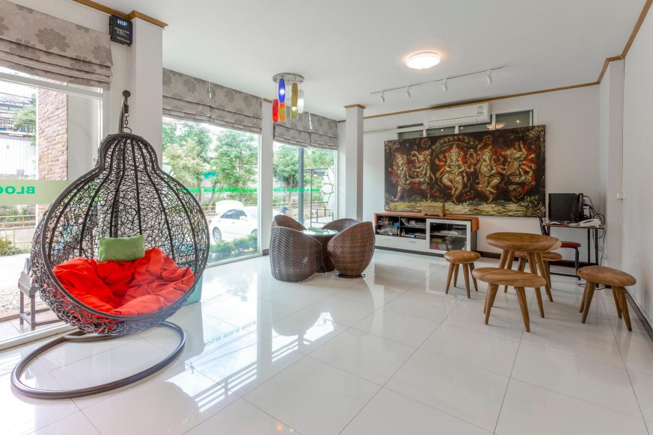 Oyo 1053 Bloom Guest House Chiang Mai Zewnętrze zdjęcie